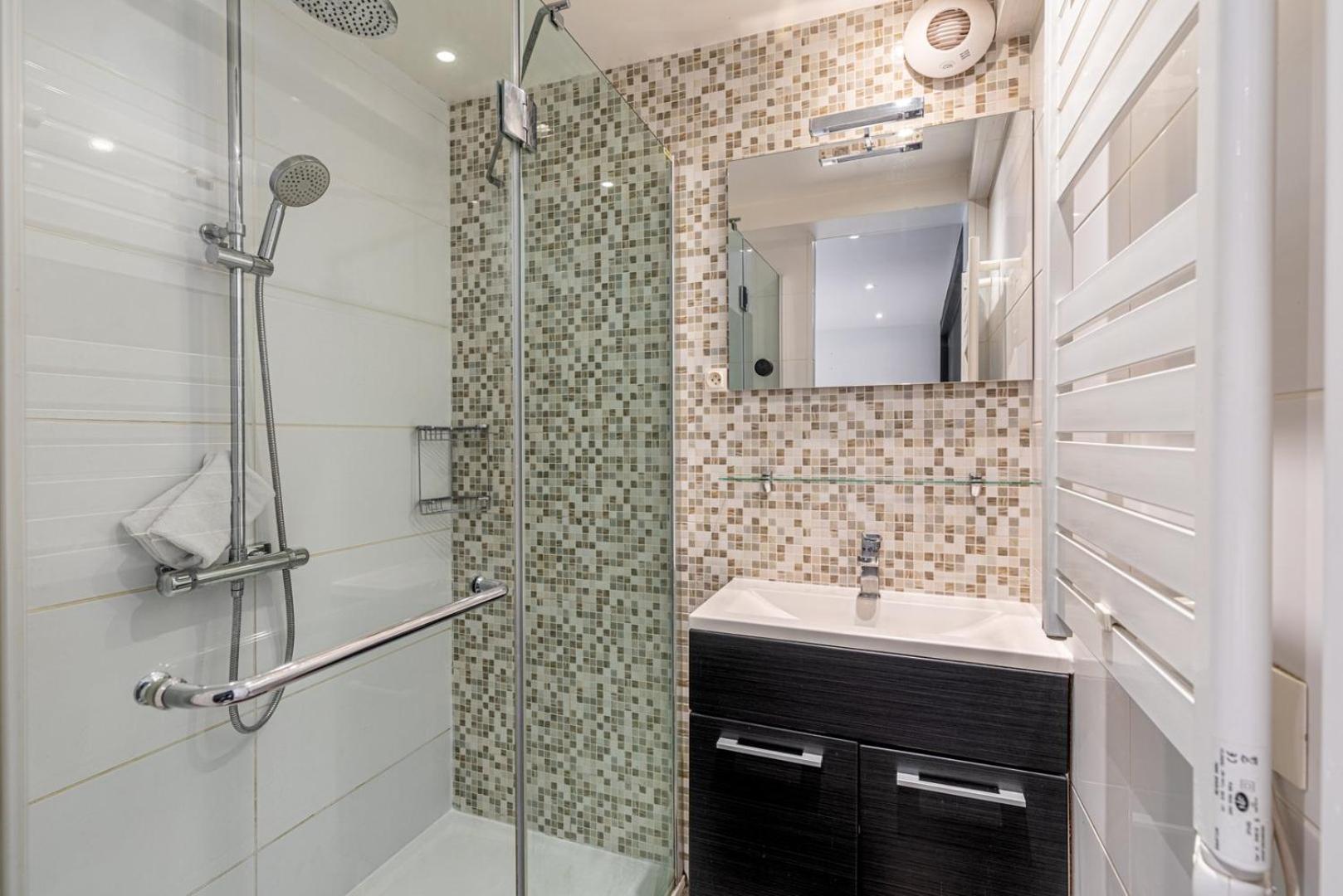 Guestready - Apto Parisiense Da Moda No 19º Arr. Luaran gambar